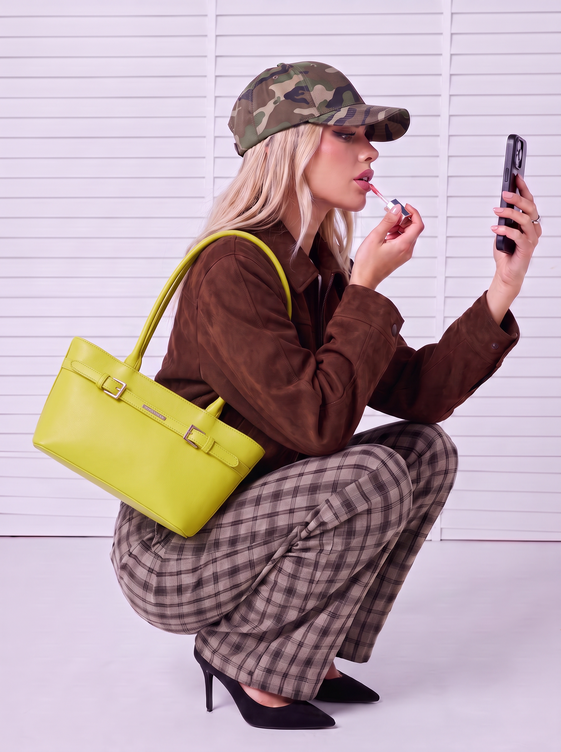 AI image-to-image result: change the bag