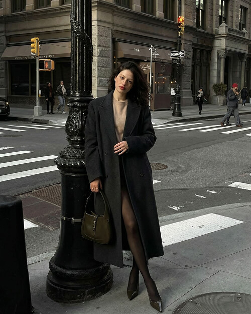 Dress an AI model with your product in Fash Studio